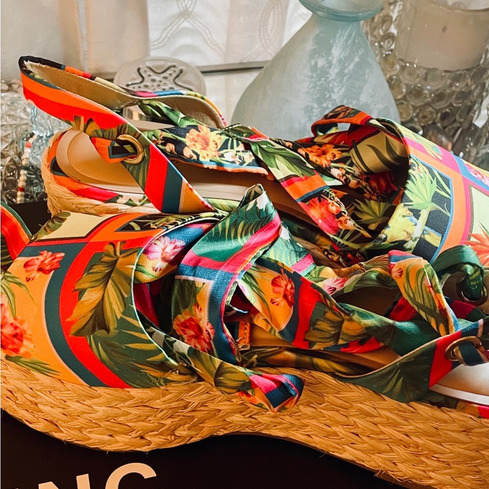 🤩 INC Women's Ribbon Wrap Wedge Sandals, with tropical print. Size 10. - Picture 6 of 6